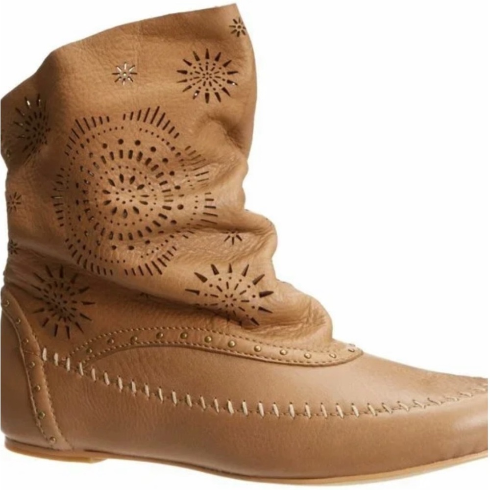 Koolaburra by UGG Becca Laser-Cut Leather Ankle Boots - Size 8
